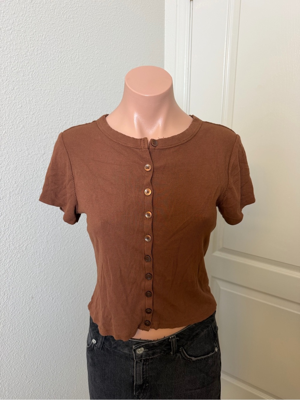 Dylan Ryan Cropped Brown Ribbed Button-Front Short Sleeve Tee